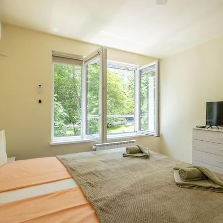 Top Location, Brand New 3 Bdrm Apt & Free Parking Sofia Eksteriør bilde