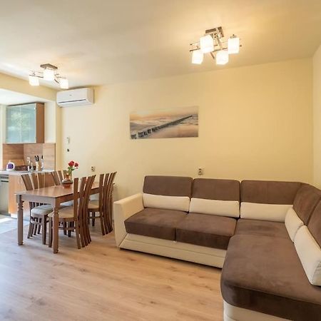 Top Location, Brand New 3 Bdrm Apt & Free Parking Sofia Eksteriør bilde