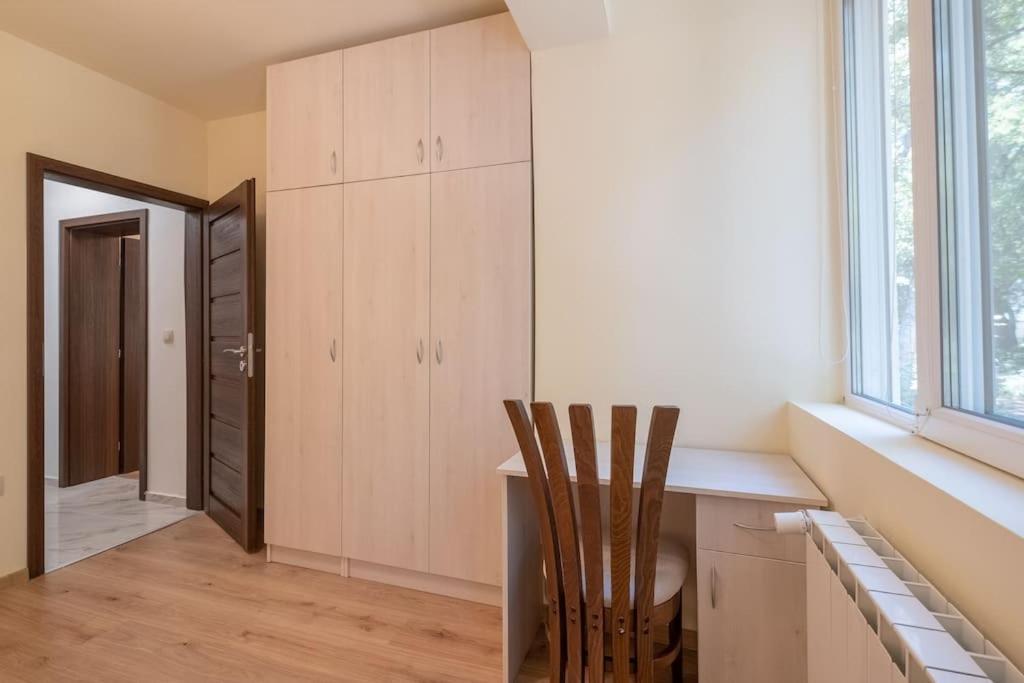 Top Location, Brand New 3 Bdrm Apt & Free Parking Sofia Eksteriør bilde