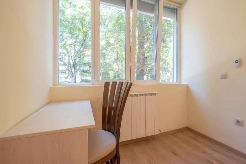 Top Location, Brand New 3 Bdrm Apt & Free Parking Sofia Eksteriør bilde