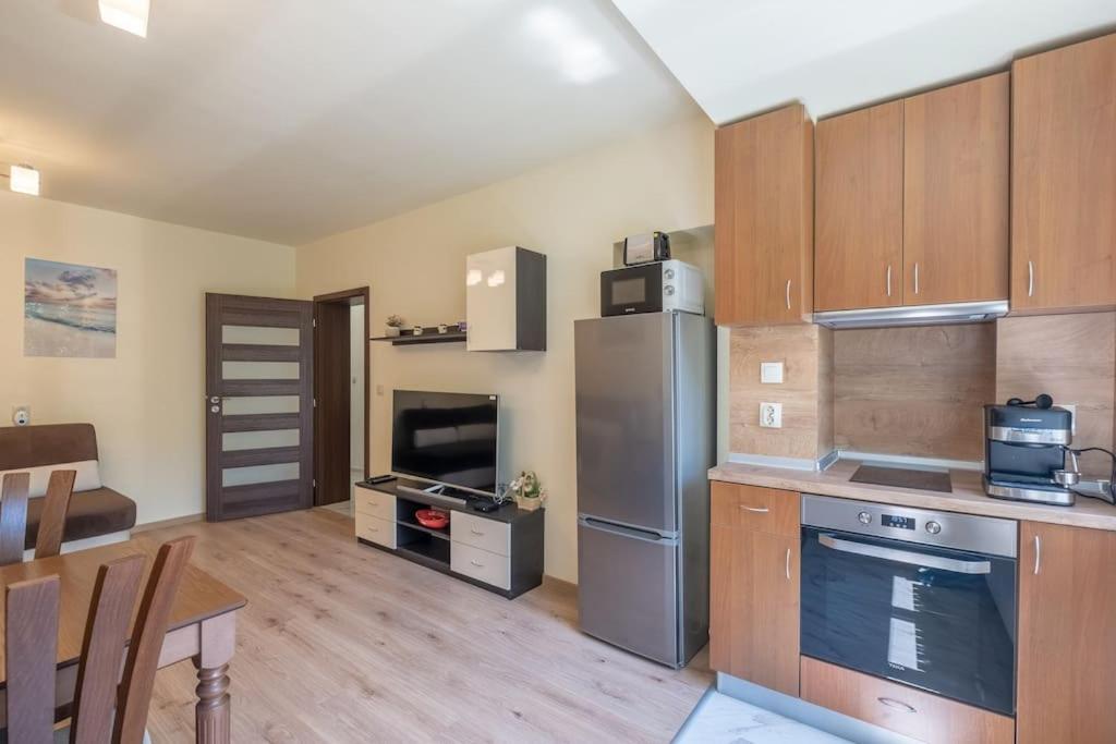 Top Location, Brand New 3 Bdrm Apt & Free Parking Sofia Eksteriør bilde